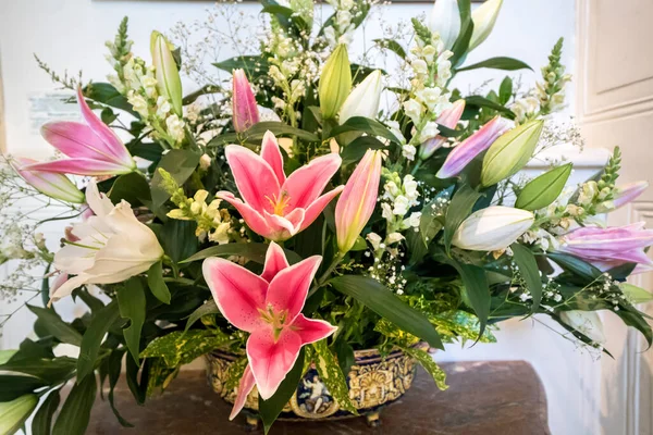 Strauß Frischer Rosa Frühlingsblumen — Stockfoto