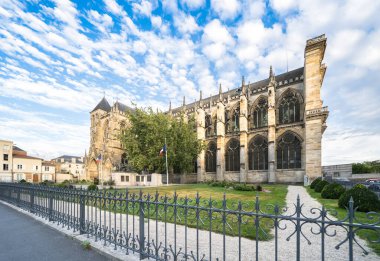 Chalons Katedrali (Fransızca: Cathedrale Saint-Etienne de Chalons) Fransa 'nın Chalons-en-Champagne şehrinde bulunan Katolik kilisesidir.