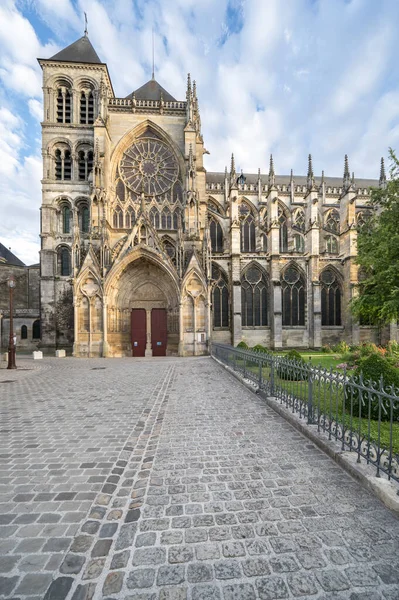 查隆主教座堂 Cathedrale Saint Tienne Chlons 是法国查隆香槟的一座罗马天主教教堂 — 图库照片