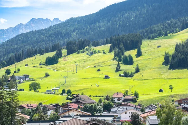Alpská Vesnice Lermoos Jaře Rakousko — Stock fotografie