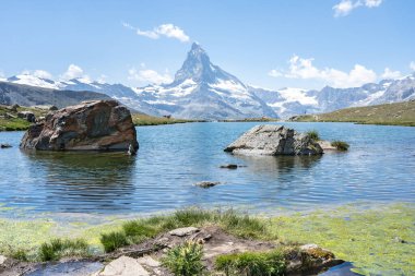Alp manzarası ünlü Matterhorn tepesi ve Stellisee, Zermatt, İsviçre