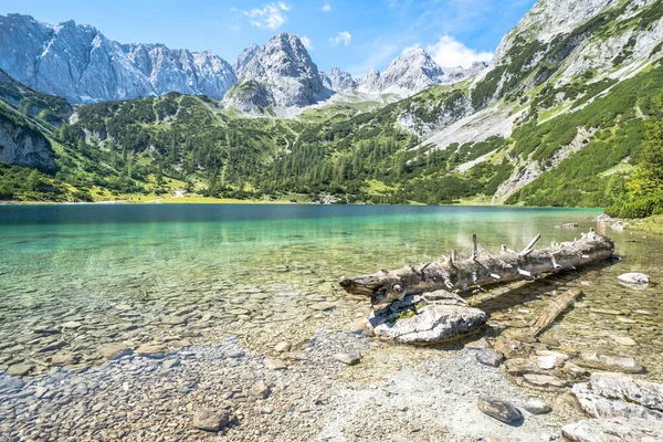 Seebensee Lake Dragonkopf Peak Ehrwald Áustria Fotos De Bancos De Imagens