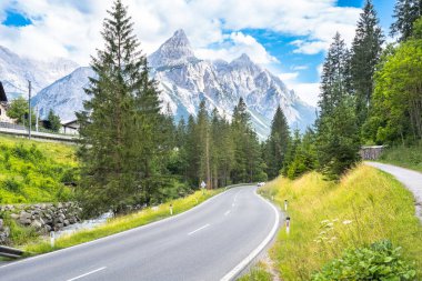 Almanya 'daki Zugspitze kalabalığına bakın