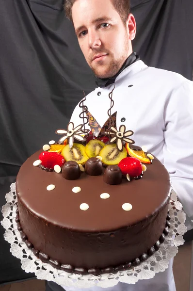 Confectioner and a cake — Stock Photo, Image