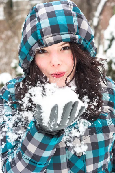 Menina com guarda-chuva na neve — Fotografia de Stock