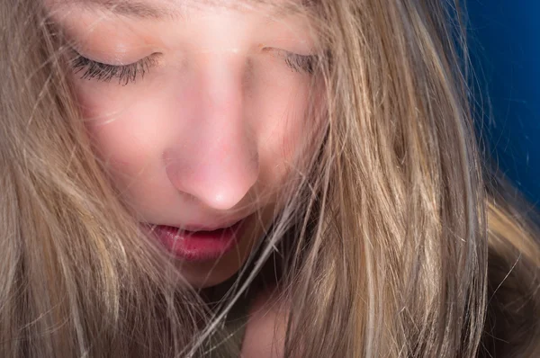 Closeup of a beautiful young woman — Stock Photo, Image