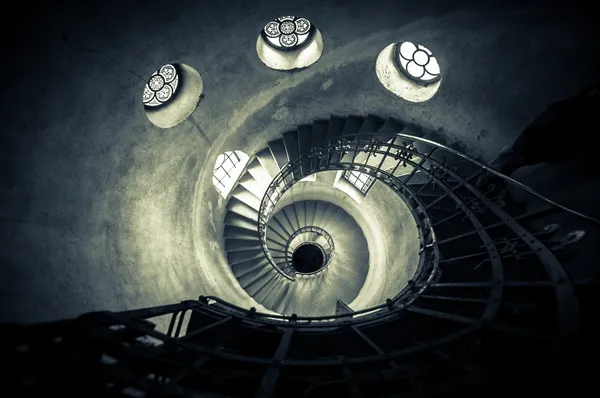 Rundtreppen in einer Kirche — Stockfoto