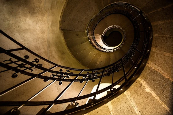 Ronde trap in een kerk — Stockfoto