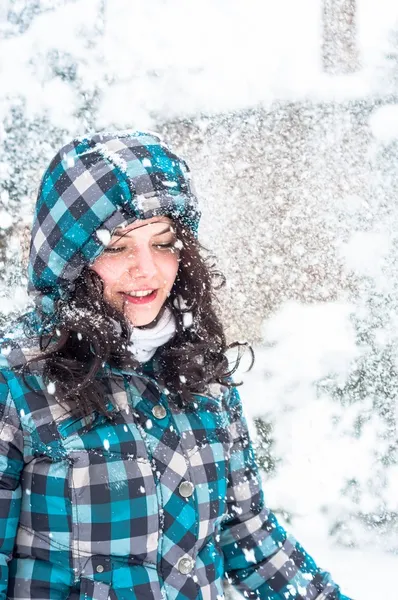 Dziewczyna w śniegu — Zdjęcie stockowe