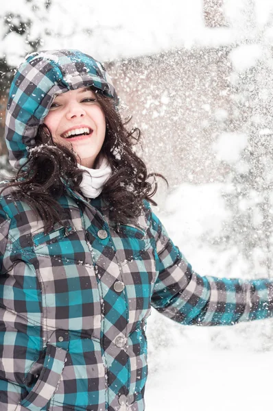 Girl in the snow — Stockfoto