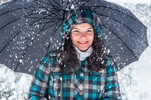 Girl in the snow — Stok fotoğraf