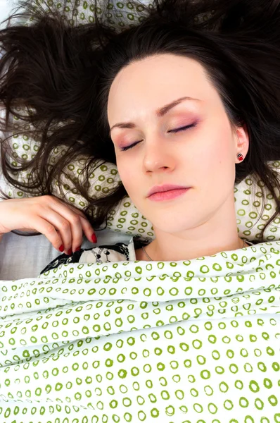 Mujer joven en la cama — Foto de Stock