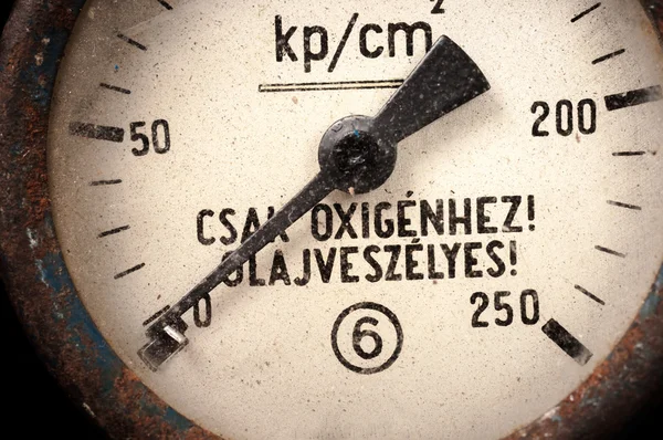 Eski bir ölçüm cihazı kapatmak — Stok fotoğraf