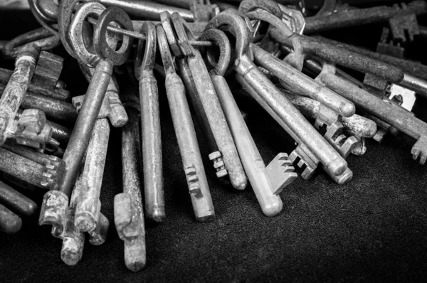 Zardzewiały starych kluczy — Zdjęcie stockowe