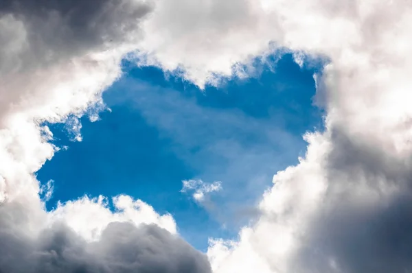 Langit biru woth indah sinar matahari — Stok Foto