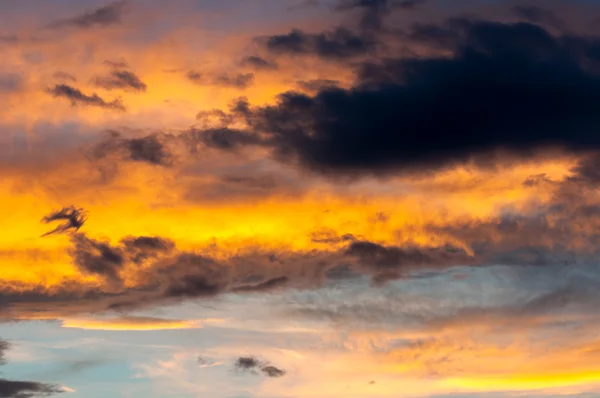 Céu dramático com nuvens — Fotografia de Stock