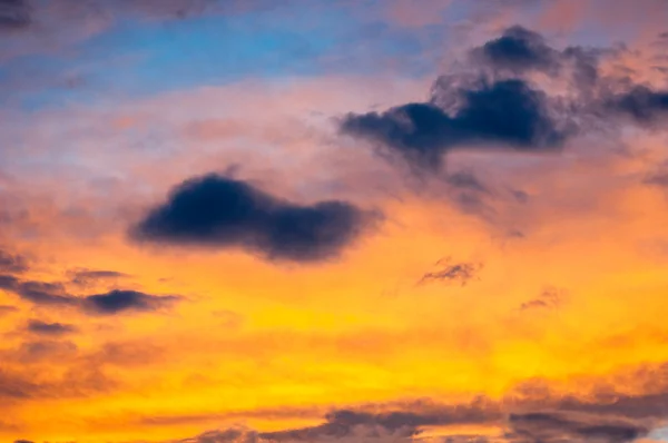 Céu dramático com nuvens — Fotografia de Stock