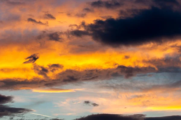 Céu dramático com nuvens — Fotografia de Stock