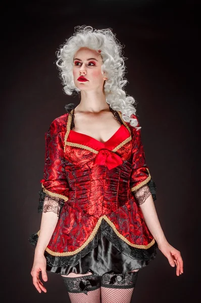 Дівчина в бароковій сукні — стокове фото