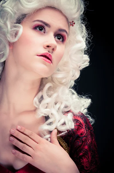 Menina em vestido barroco — Fotografia de Stock