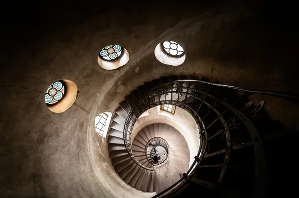 Escadas redondas em uma igreja — Fotografia de Stock