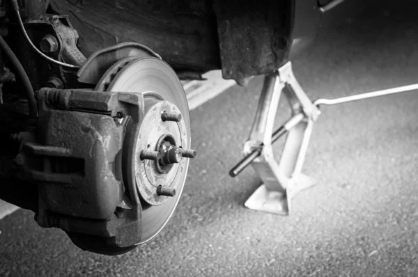 Ruota di una macchina senza pneumatico — Foto Stock