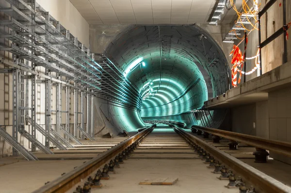 Underjordisk anläggning med en stor tunnel — Stockfoto