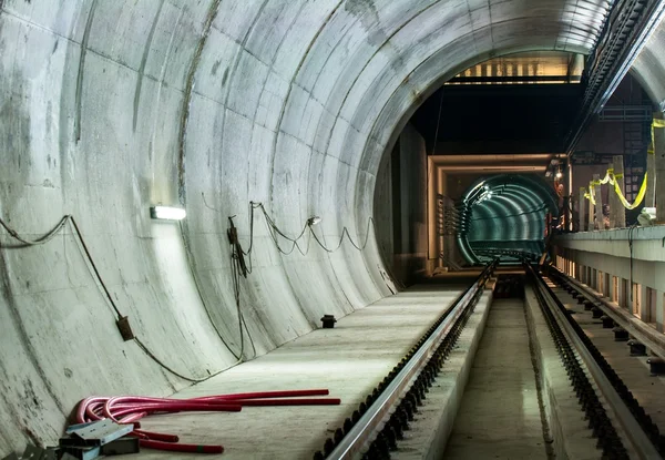 Underjordisk anläggning med en stor tunnel — Stockfoto