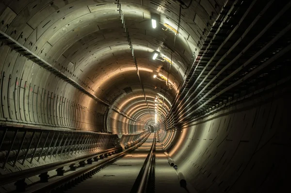 Instalação subterrânea com um grande túnel — Fotografia de Stock