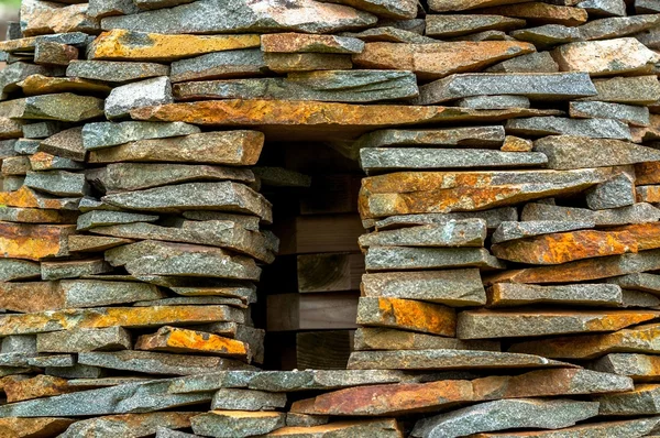 Mur de briques avec fenêtre — Photo