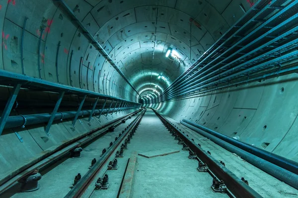 Struttura sotterranea con un grande tunnel — Foto Stock