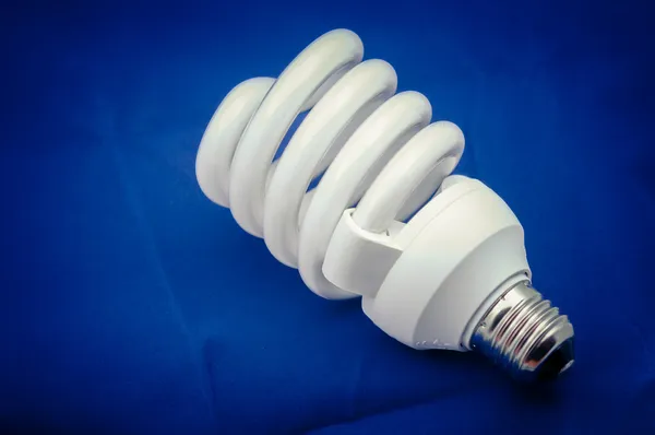 エネルギー効率の高い電球 — ストック写真