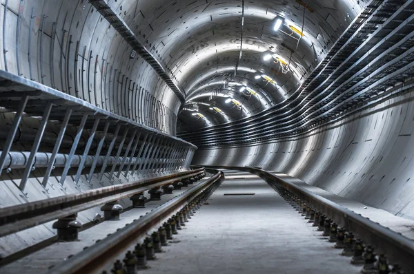 Instalación subterránea con un gran túnel — Foto de Stock