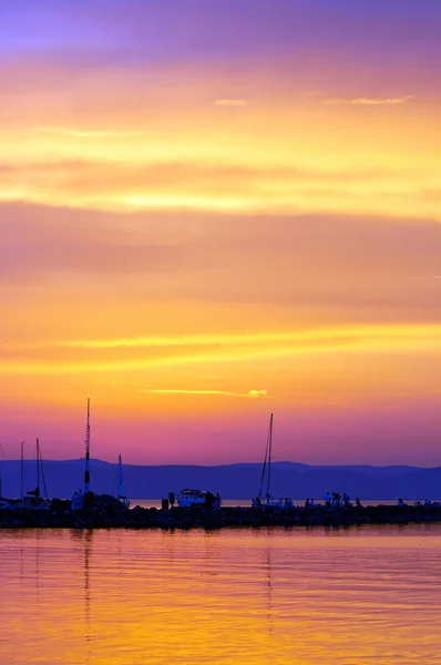 Vacker solnedgång vid havet — Stockfoto