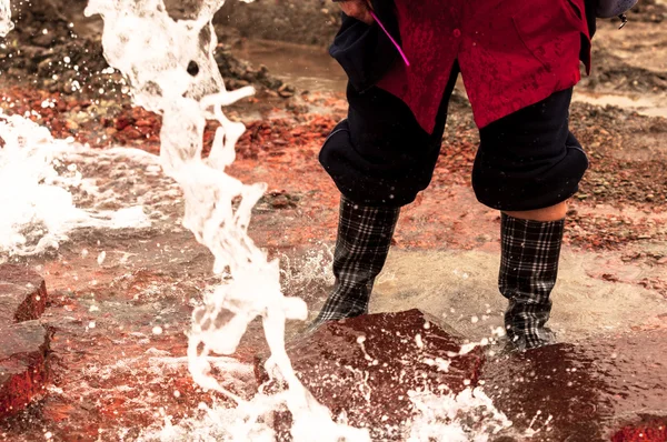 Agua contaminada que sale del grifo —  Fotos de Stock