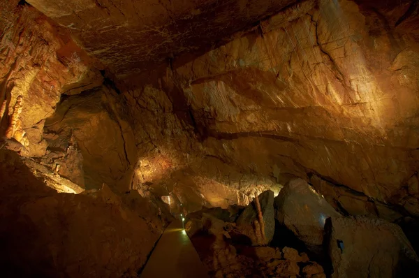 Foto subterránea en una cueva con luz brillante —  Fotos de Stock