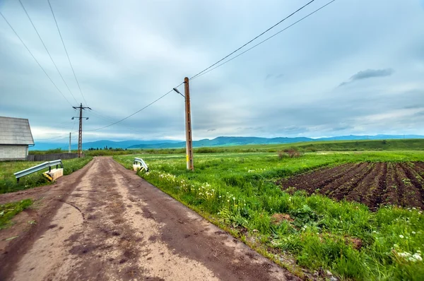 青い空と田舎道 — ストック写真