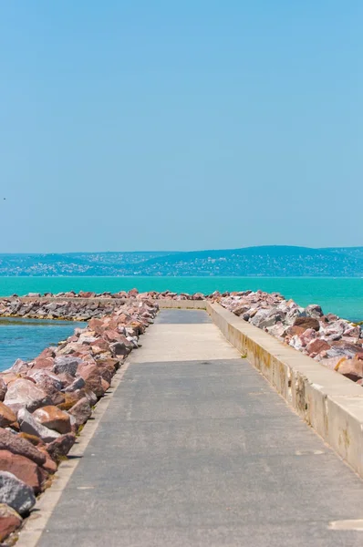 Pier gemaakt uit steen — Stockfoto