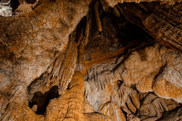 Foto subterránea en una cueva con luz brillante —  Fotos de Stock