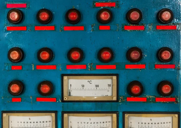 Kontrollpanelen i gamla laboratorium — Stockfoto