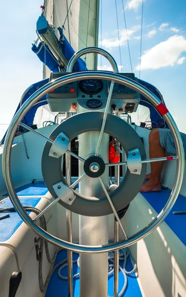 Steering wheel on a luxury yacht — Stock Photo, Image