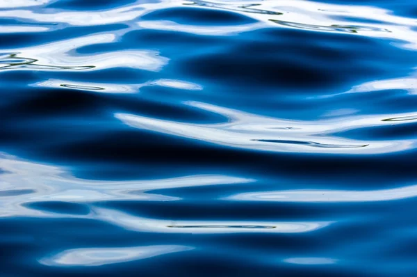 Superficie blu acqua profonda — Foto Stock