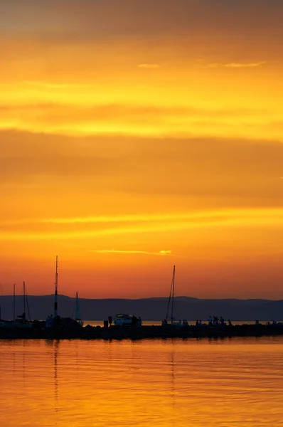 Vacker solnedgång vid havet — Stockfoto