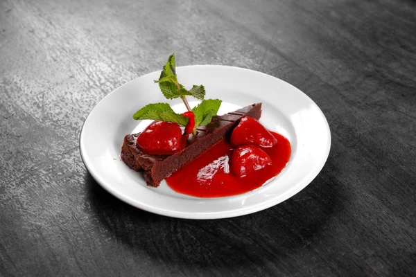 Chocolate cake wth strawberry and chilli — Stock Photo, Image