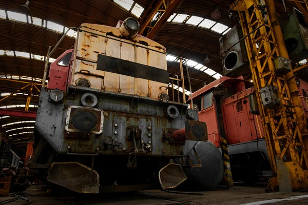 Tren de mercancías en el garaje — Foto de Stock