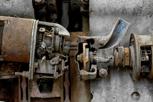 Damaged engine in a workshop — Stock Photo, Image