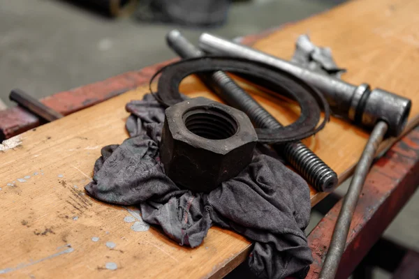 Industriële gereedschappen een een tabel — Stockfoto