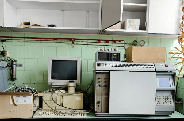 Oude vintage computer in laboratorium — Stockfoto