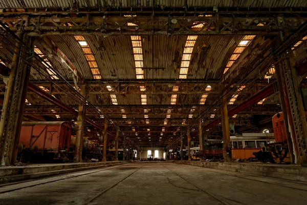 Interior de una estación de reparación de vehículos — Foto de Stock