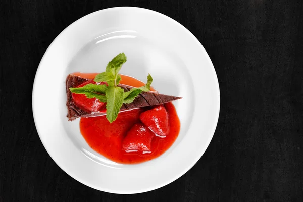 Gâteau au chocolat fraise et chili — Photo